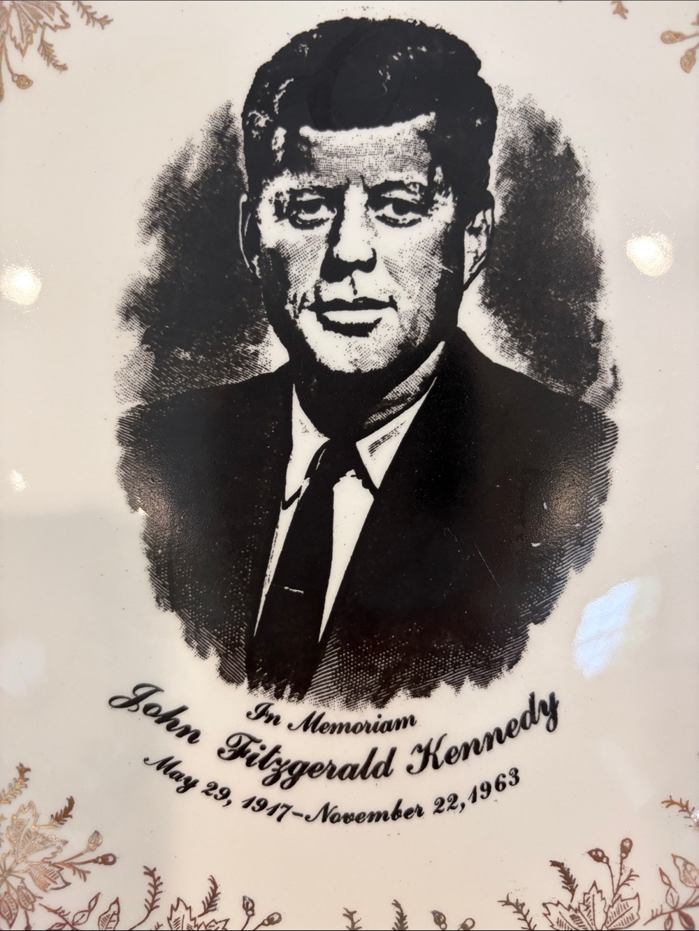 Commemorative Vintage JFK Decorative Plate - Cream with Black Portrait - Picture 2 of 4